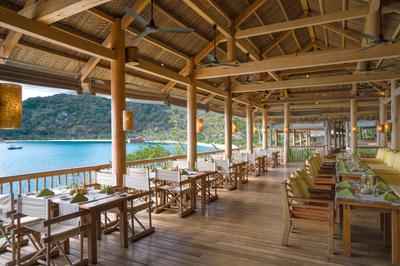 Dining by the Bay