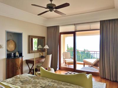 Deluxe Valley View Room
