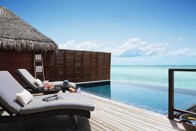 One-Bedroom Ocean Suite with Pool