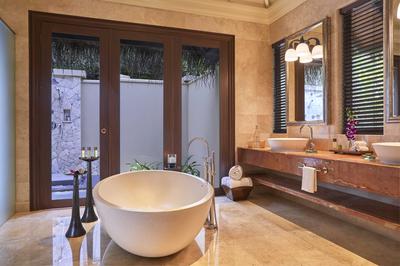 One-Bedroom Beach Suite with Pool