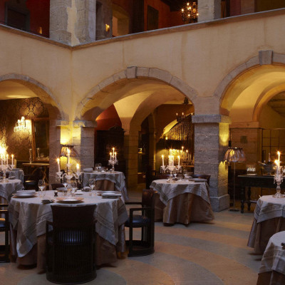 Cour Des Loges image