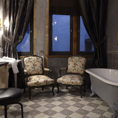 Cour Des Loges image