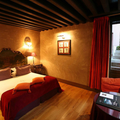 Cour Des Loges image