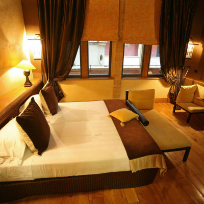 Cour Des Loges image