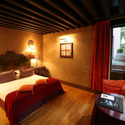 Cour Des Loges image