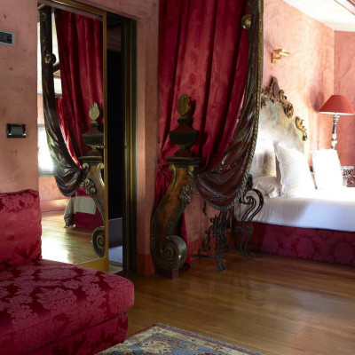 Cour Des Loges image