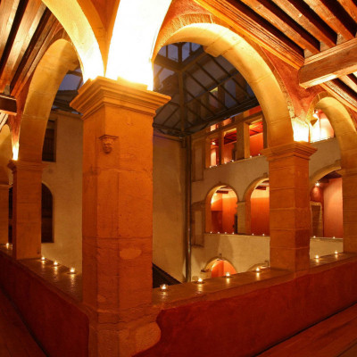 Cour Des Loges image