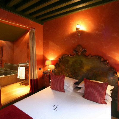 Cour Des Loges image