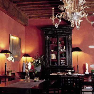 Cour Des Loges image