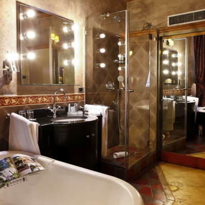 Cour Des Loges image