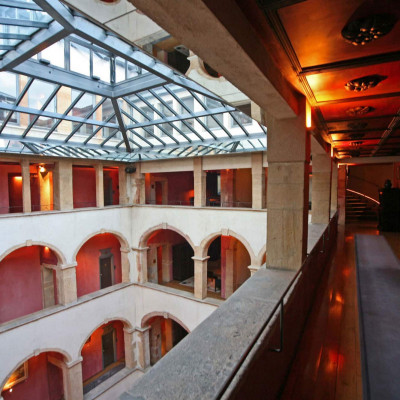 Cour Des Loges image