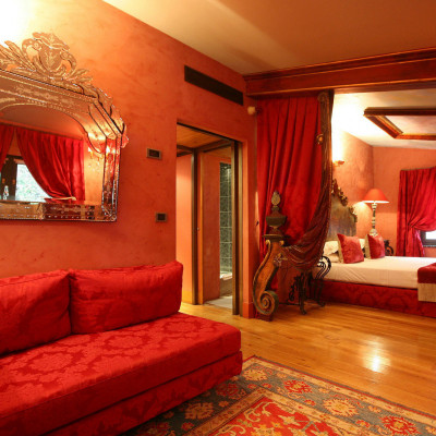 Cour Des Loges image