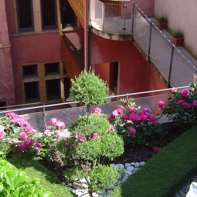 Cour Des Loges image