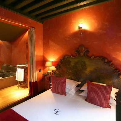 Cour Des Loges image