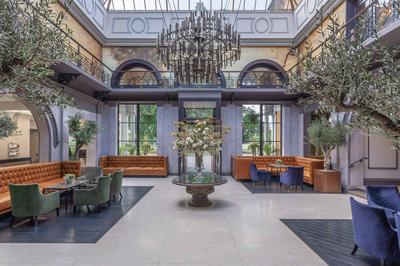 Oatlands-Park-Hotel-foyer-view-3