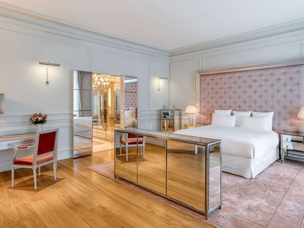 Raffles Presidential Suite