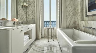 Four Seasons Sea-View Suite