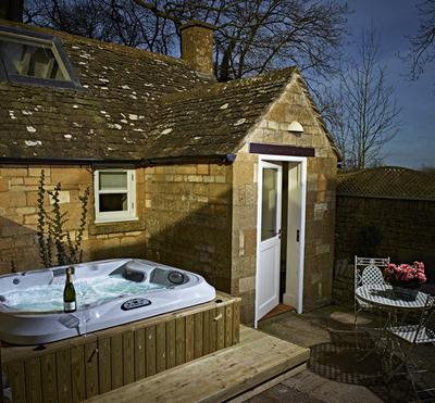 Hot Tub Courtyard Suites