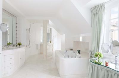 Honeymoon Suite