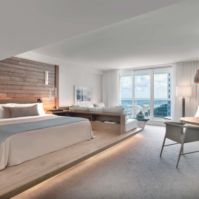 Junior Suite King Balcony