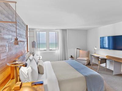 Ocean Front One Bedroom Suite with Balcony