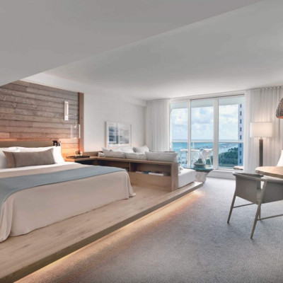 Junior Suite King Balcony