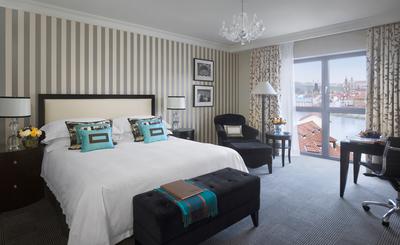 Premier River Room