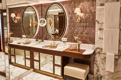Maximilian Suite