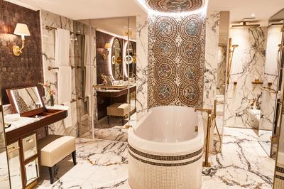 Maximilian Suite
