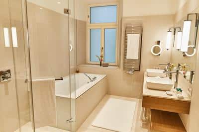 Executive Suite Bathroom