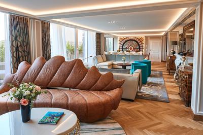 Maximilian Suite