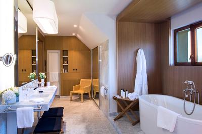 Exclusive Presidential Suite