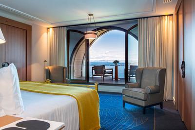 Exclusive Presidential Suite