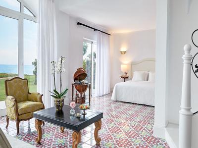 3 Bedroom Luxury Villa with Direct Access to the Beach