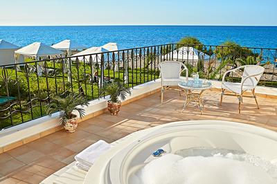 4 Bedroom Beach Villa Seafront