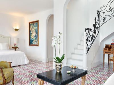 3 Bedroom Luxury Villa with Direct Access to the Beach