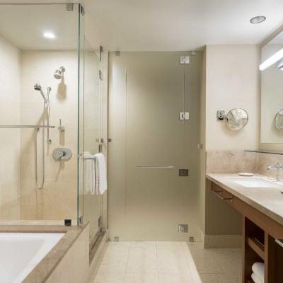 Deluxe Four Seasons Executive Suite