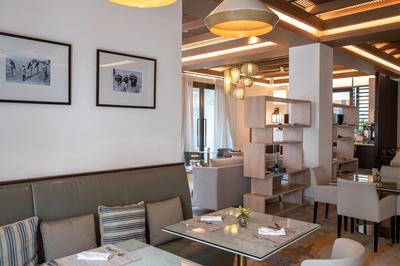 Club Lounge
