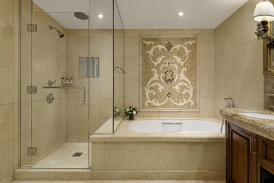 Superior King bathroom
