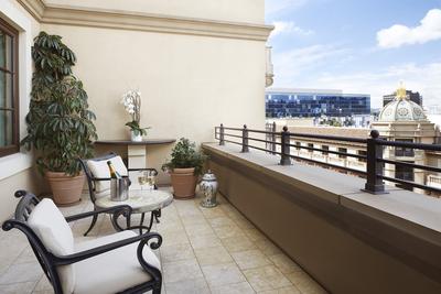 Hollywood Suite