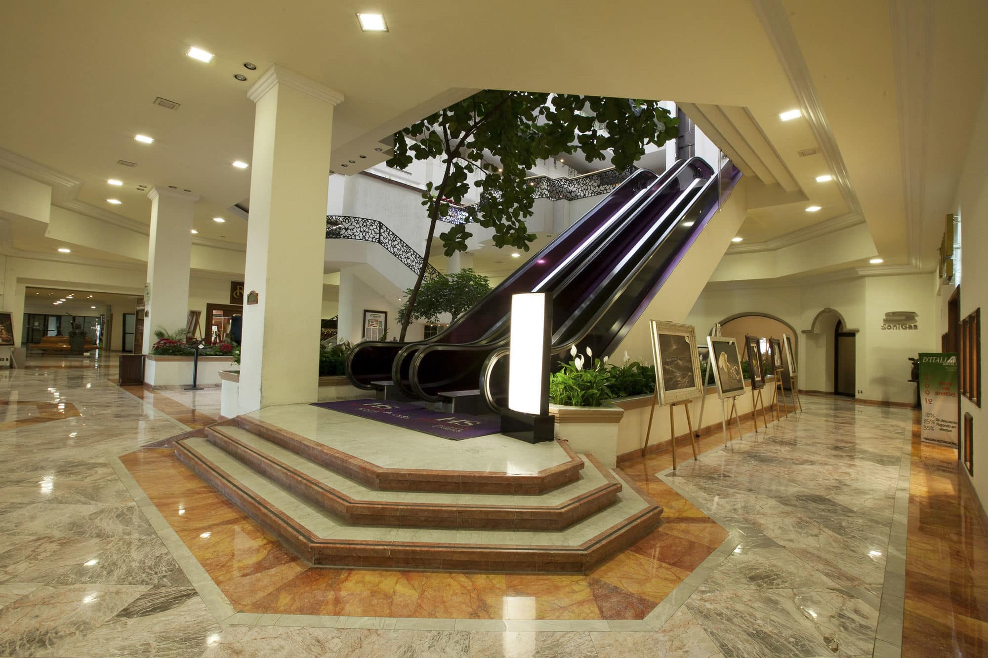 HS HOTSSON Hotel Leon