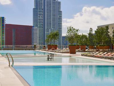 Altitude Pool & Lounge