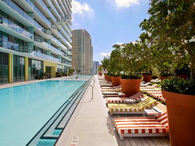 Altitude Pool & Lounge