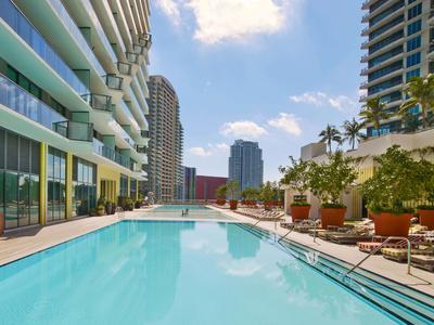 Altitude Pool & Lounge