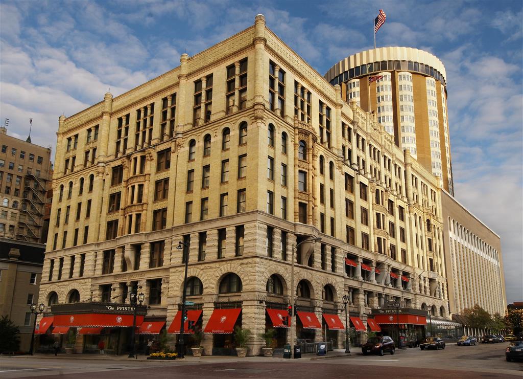 Pfister Hotel Downtown