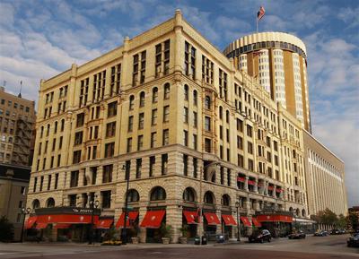 Pfister Hotel Downtown image