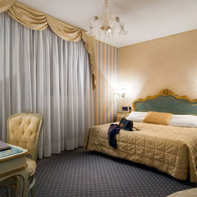Hotel Carlton image