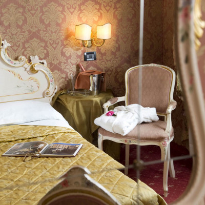 Hotel Carlton image