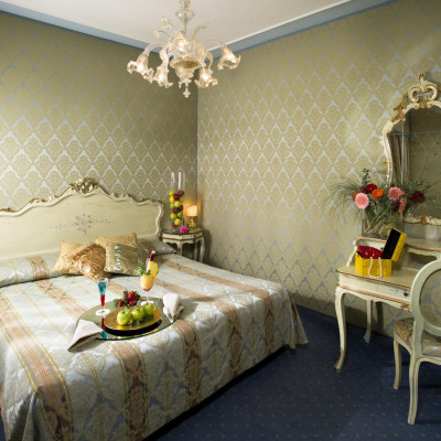 Hotel Carlton image