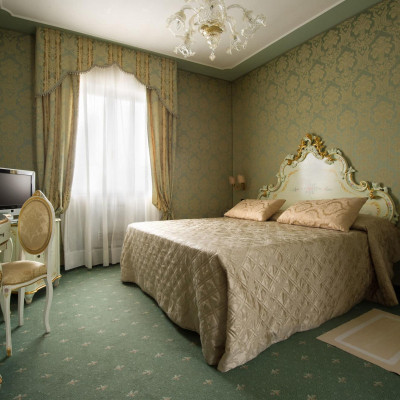 Hotel Carlton image